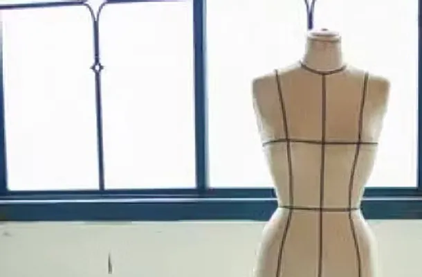 遠方のお客様とオンラインや電話でドレスの相談